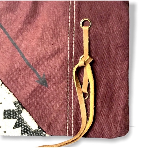 New Handmade Upcycled Aztec Genuine Leather Details Clutch Pouch Wristlet - Picture 4 of 7